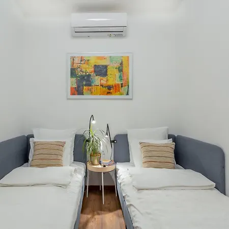 Avenue Apartment